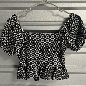 Dee Elly - Black and White Puff Sleeve Crop Blouse